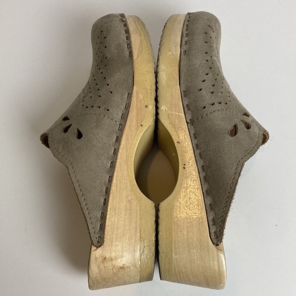 Sven Leaf Punch Spray Clogs in Beige Tan Sz 36 5 5.5 scandi granola girl hippie - Picture 15 of 16